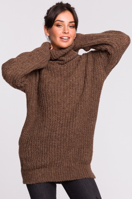 CM4616 Długi sweter z golfem - karmelowy