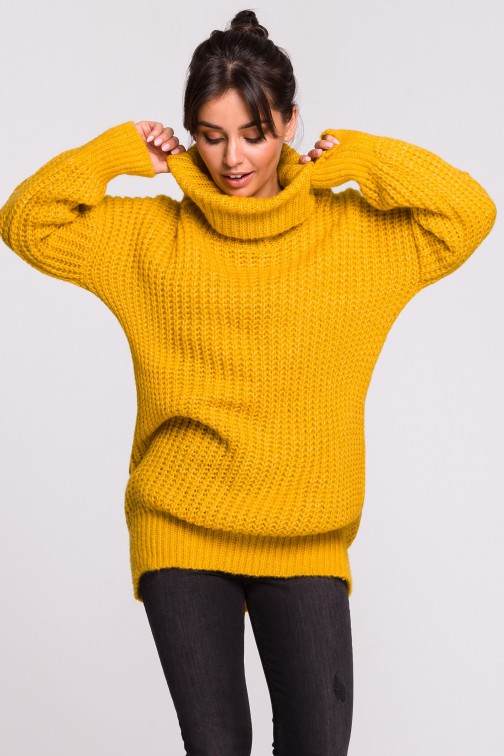 CM4616 Długi sweter z golfem - miodowy