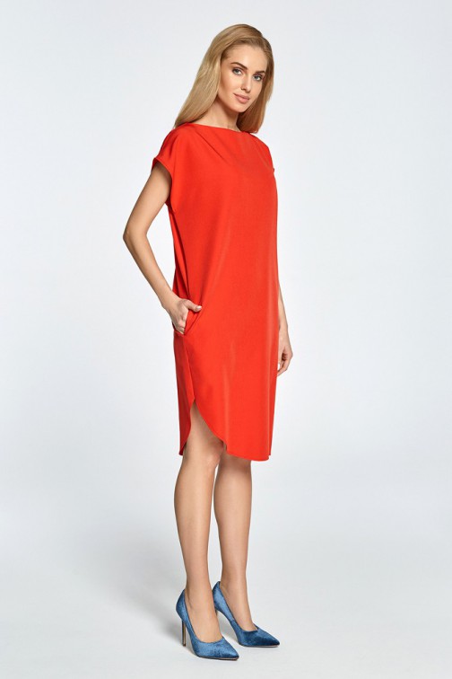 CM3457 Prosta sukienka z rozcięciem na udo - czerwona