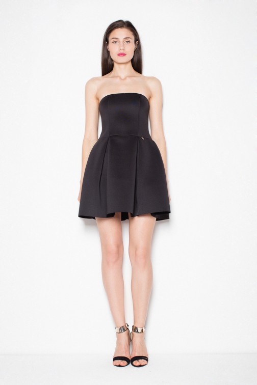 CM2979 Elegancka sukienka z odkrytymi ramionami - czarna
