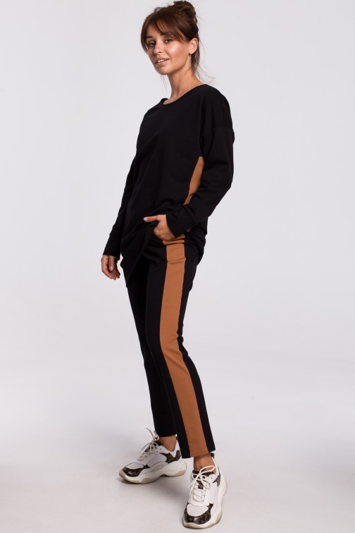 CM5407 Wygodne spodnie dresowe z lampasem - czarne