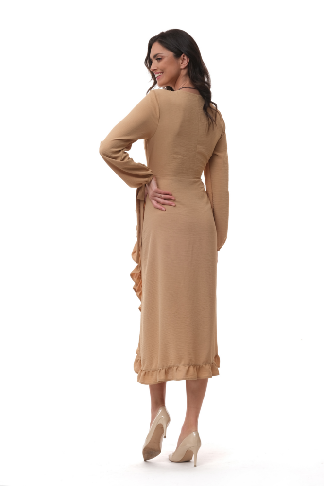 Beżowa zwiewna sukienka maxi z długim rękawem 