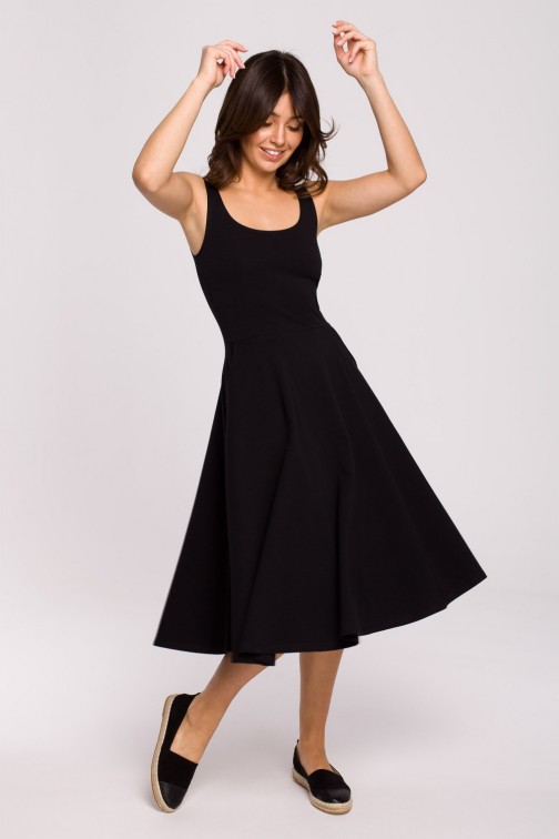 CM6486 Rozkloszowana sukienka na cienkich ramiączkach - czarna