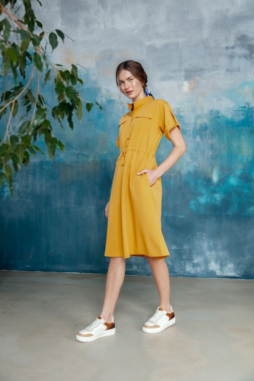 CM6505 Rozkloszowana sukienka z wiązaniem w talii - żółta