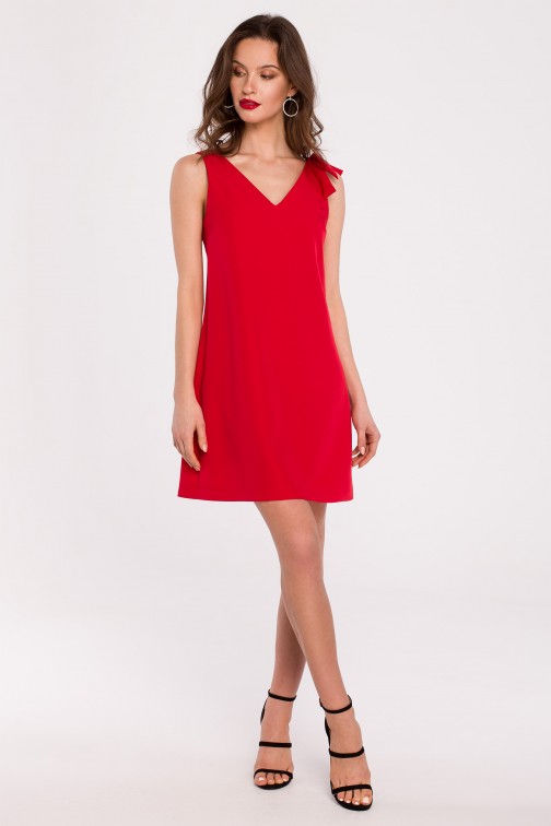CM6549 Trapezowa sukienka z kokardą na ramieniu - czerwona
