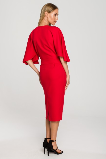 Czerwona sukienka midi z szerokimi rękawami 