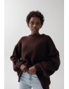 Sweter oversize z bufiastymi rękawami - brązowy